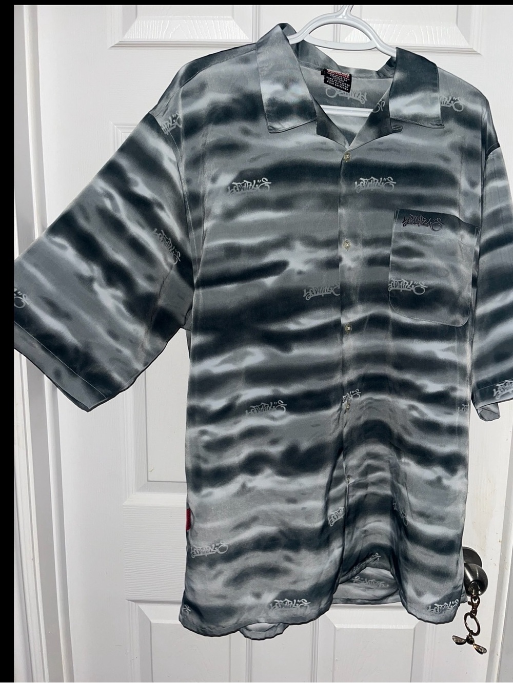 Y2K Vintage Southpole button up short sleeve gray